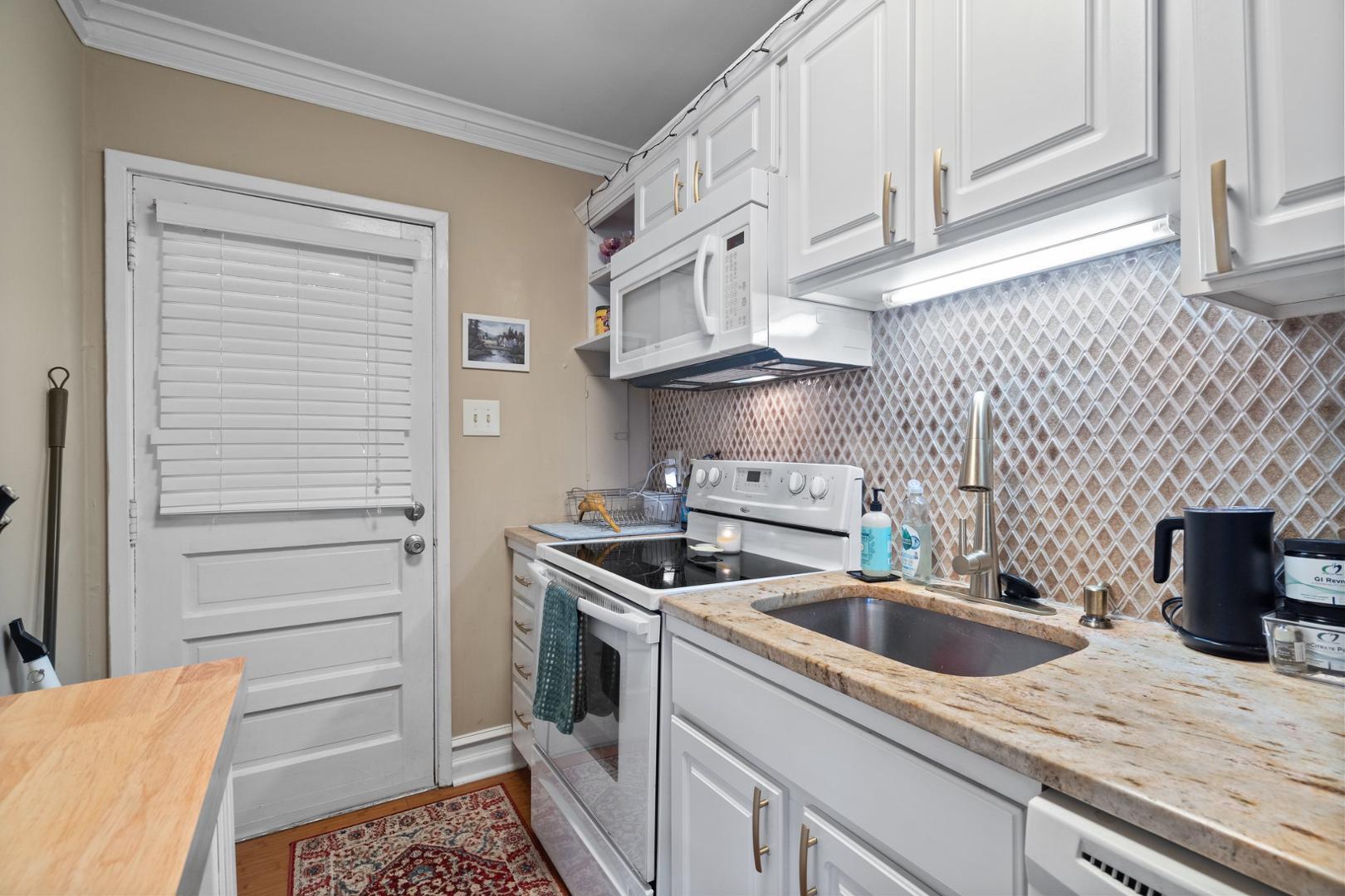 635 Daniels Street, Unit A Raleigh, NC 27605 - Photo 10 of 34