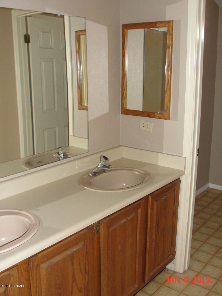 2329 North Recker Road, Unit 26 Mesa, AZ 85215 - Photo 10 of 14 Bathroom 2