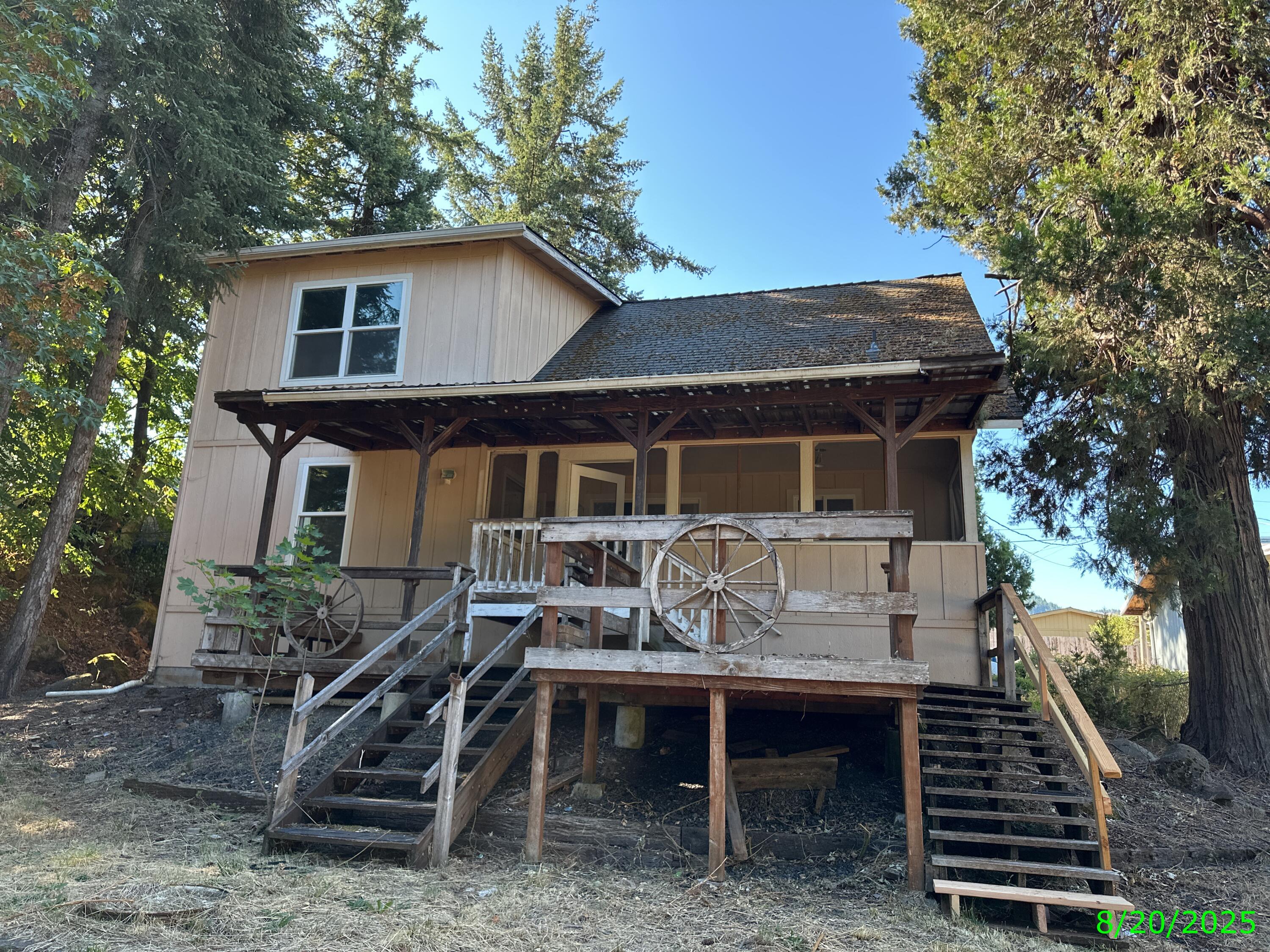 240 Bluff Street Butte Falls, OR 97522 - Photo 29 of 34 a backyard of a house with table and chairs