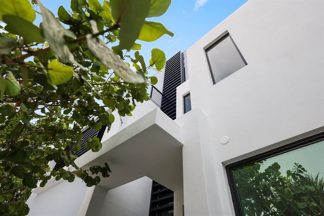 $3,599,000 | 204 Osceola Park Lane, Delray Beach, FL 33483