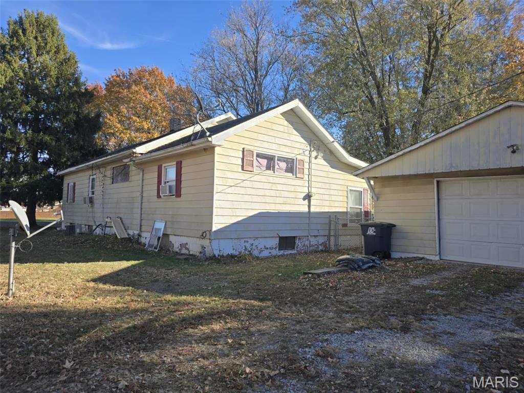 622 Francis Street Gillespie, IL 62033 - Photo 7 of 12