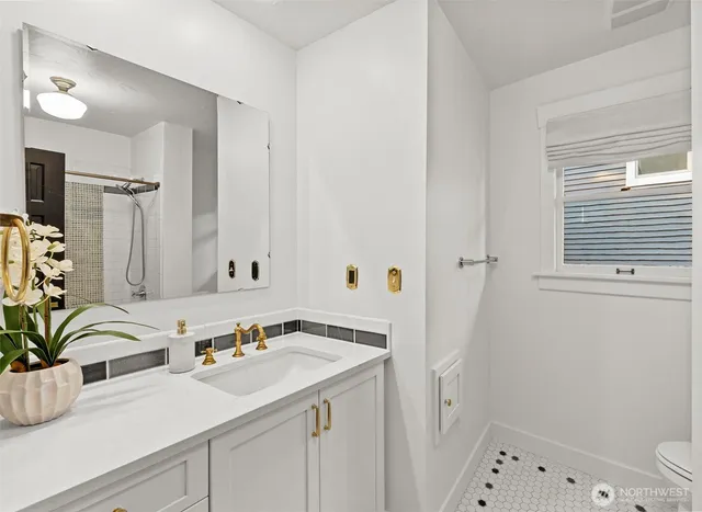 $1,550,000 | 2553 5th Avenue North, Seattle, WA 98109