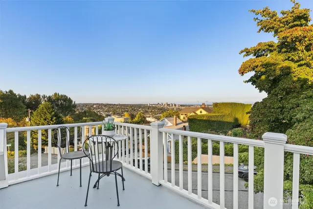 $1,550,000 | 2553 5th Avenue North, Seattle, WA 98109