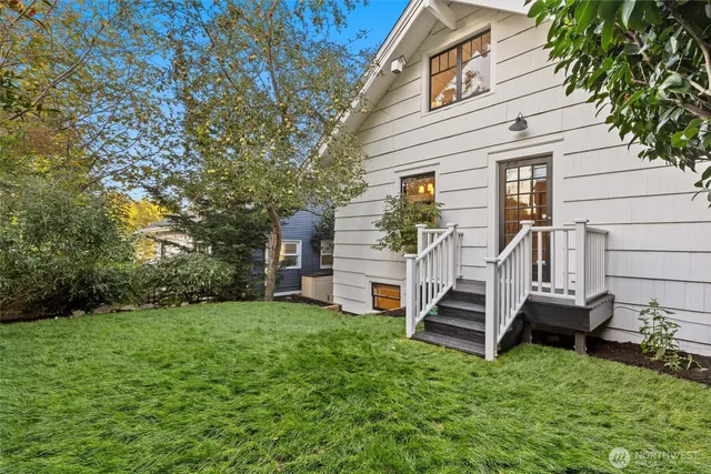 $1,550,000 | 2553 5th Avenue North, Seattle, WA 98109