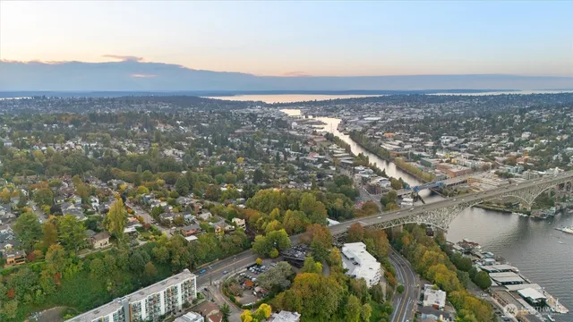 $1,550,000 | 2553 5th Avenue North, Seattle, WA 98109