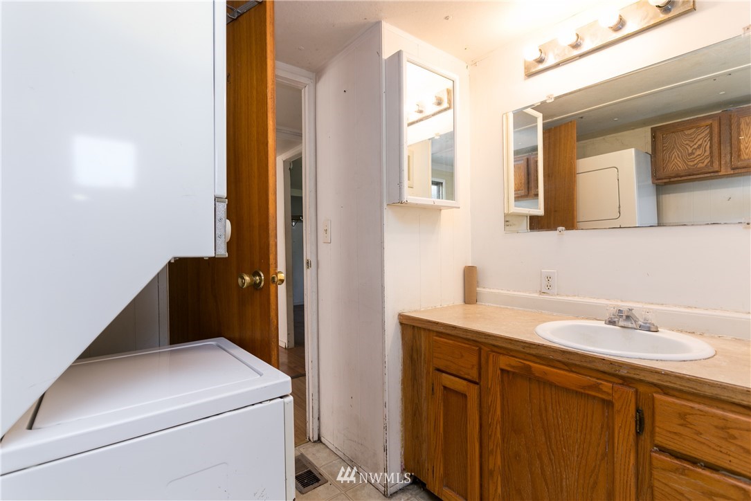 3676 North Red River Road Ferndale, WA 98248 - Photo 14 of 26 a utility room with dryer and washer