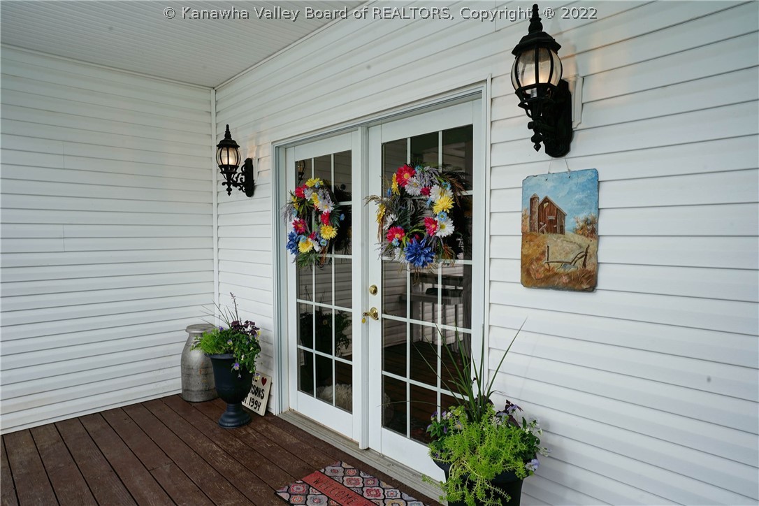 875 Harmons Creek Road Poca, WV 25159 - Photo 4 of 27 Gallery Image 4