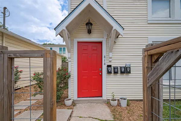 $950 | 414 East 9th Street, Unit B, Houston, TX 77007