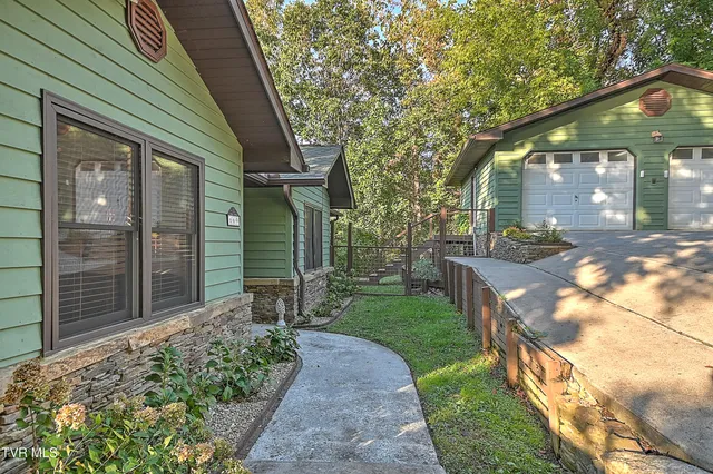 $869,900 | 669 Summer Sound Road, Piney Flats, TN 37686