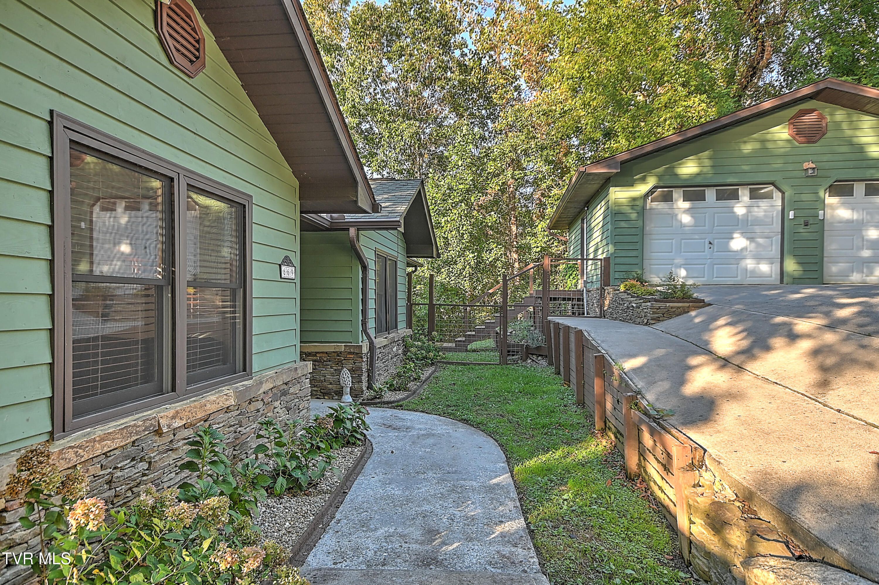 669 Summer Sound Road Piney Flats, TN 37686 - Photo 12 of 92 669 Summer Sound GUnit-18