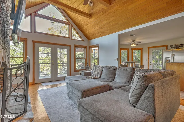 $869,900 | 669 Summer Sound Road, Piney Flats, TN 37686