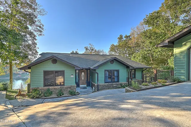 $869,900 | 669 Summer Sound Road, Piney Flats, TN 37686