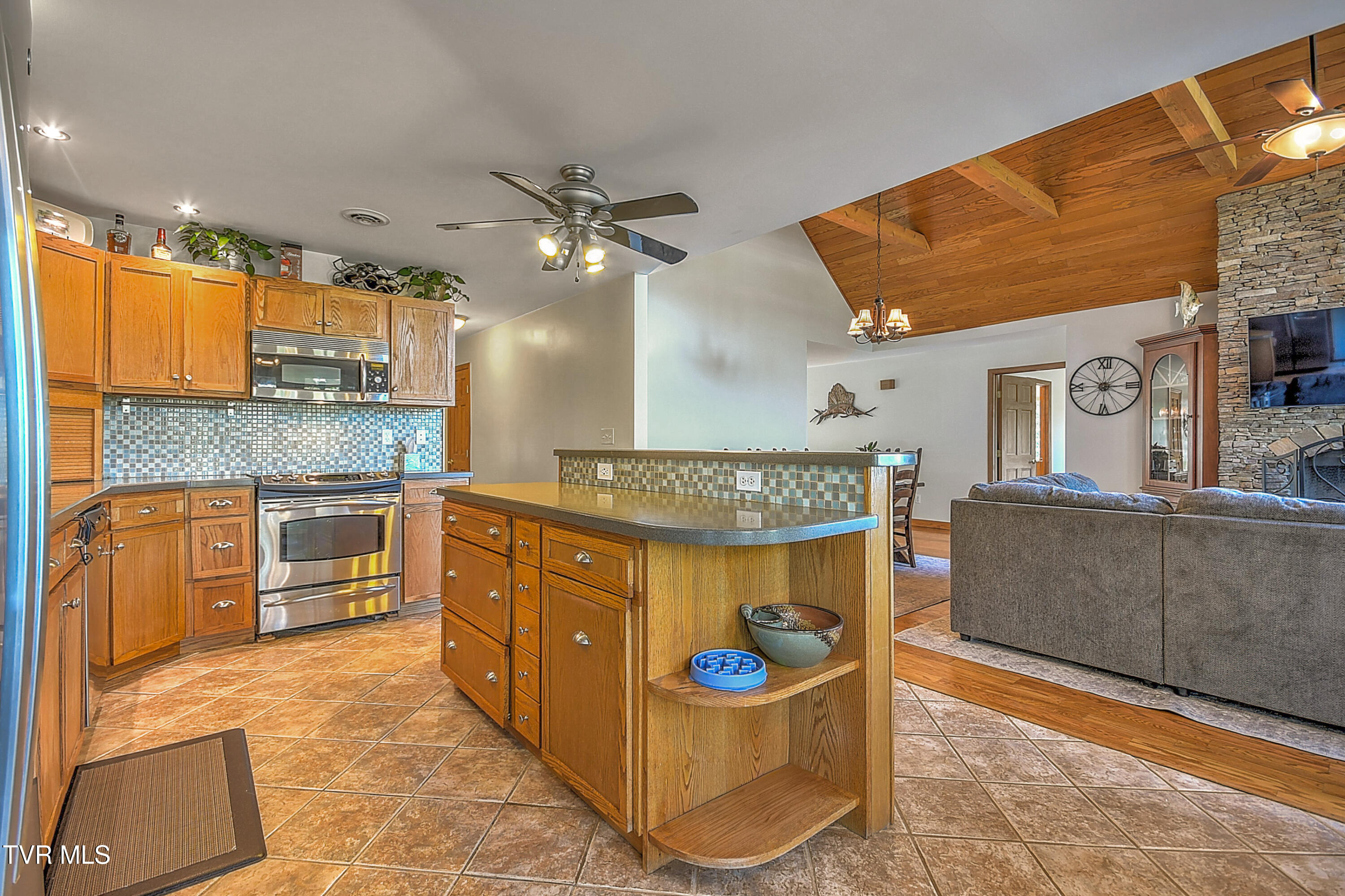 669 Summer Sound Road Piney Flats, TN 37686 - Photo 23 of 92 669 Summer Sound GUnit-44