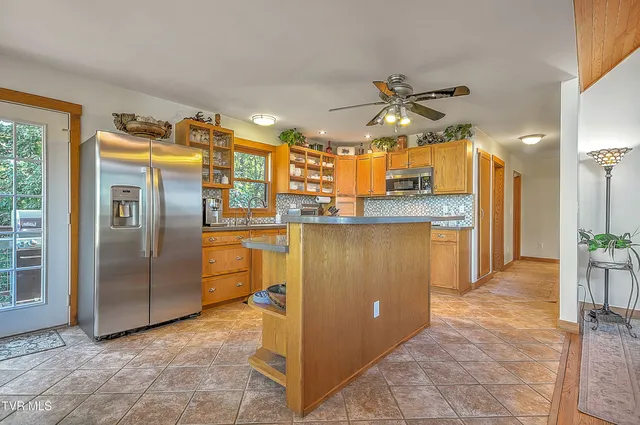 $869,900 | 669 Summer Sound Road, Piney Flats, TN 37686