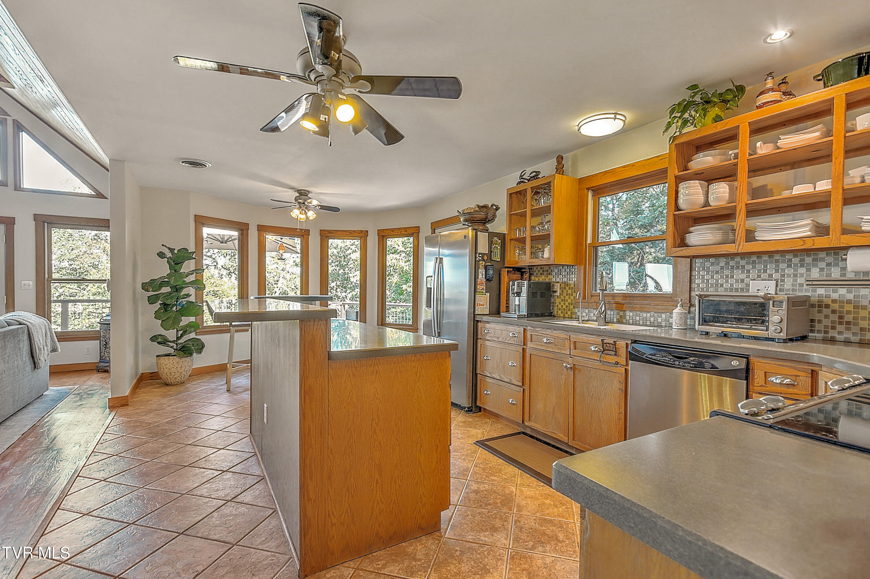 669 Summer Sound Road Piney Flats, TN 37686 - Photo 28 of 92 669 Summer Sound GUnit-46