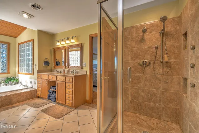 $869,900 | 669 Summer Sound Road, Piney Flats, TN 37686