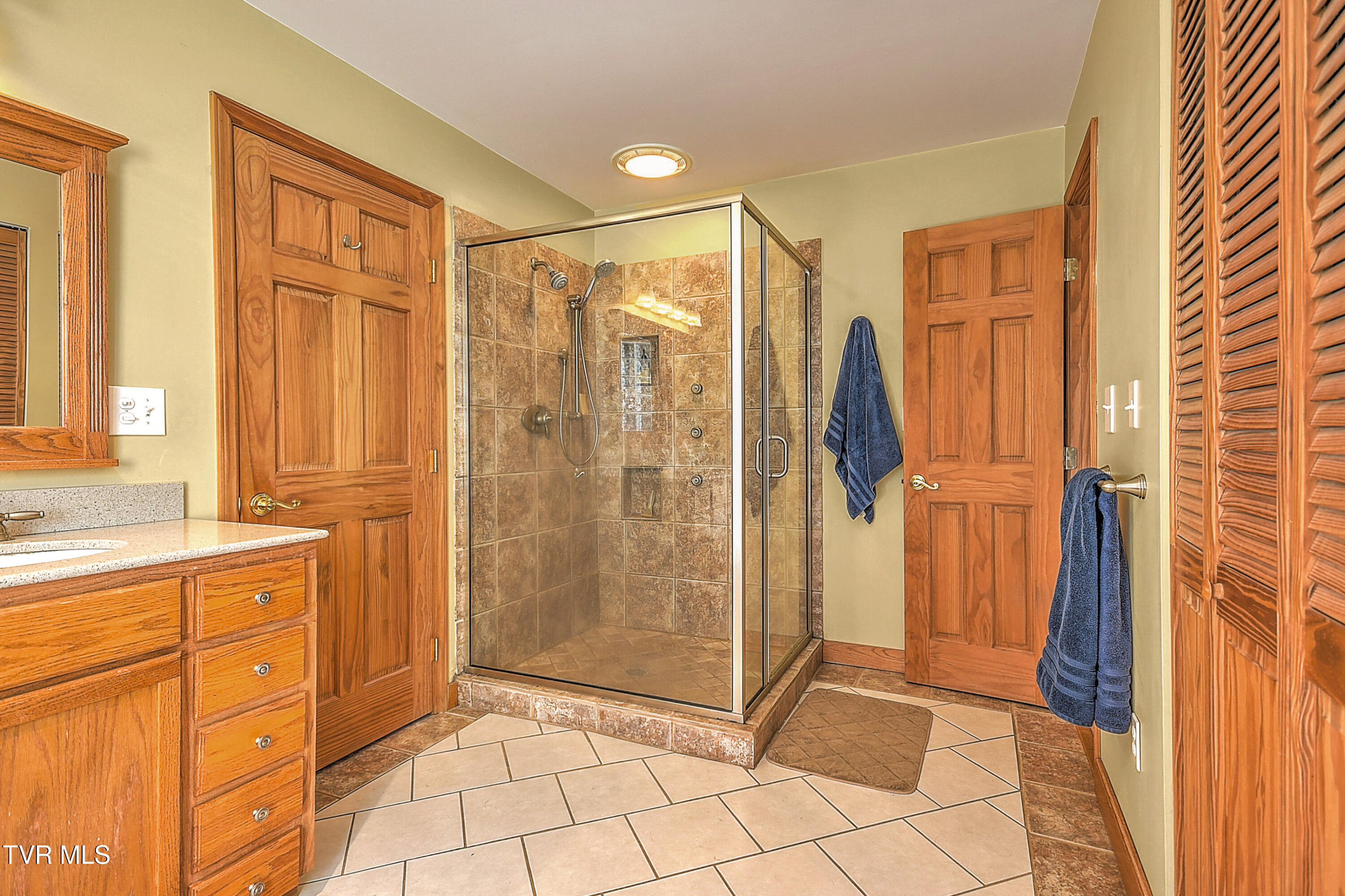 669 Summer Sound Road Piney Flats, TN 37686 - Photo 38 of 92 669 Summer Sound GUnit-59