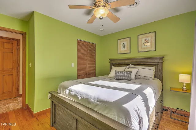 $869,900 | 669 Summer Sound Road, Piney Flats, TN 37686