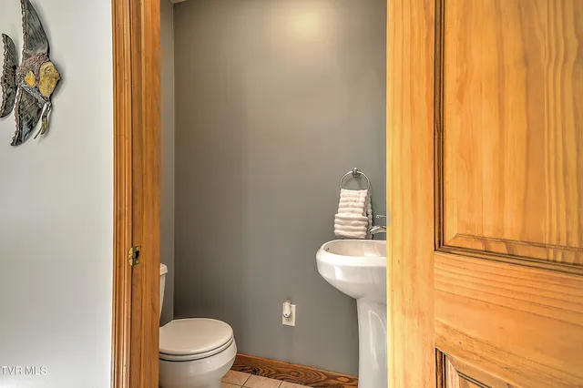 $869,900 | 669 Summer Sound Road, Piney Flats, TN 37686