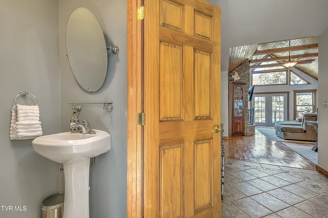 $869,900 | 669 Summer Sound Road, Piney Flats, TN 37686