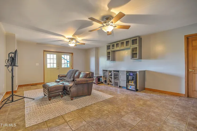 $869,900 | 669 Summer Sound Road, Piney Flats, TN 37686