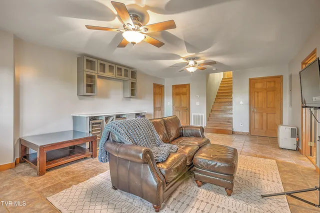 $869,900 | 669 Summer Sound Road, Piney Flats, TN 37686