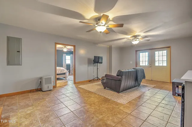 $869,900 | 669 Summer Sound Road, Piney Flats, TN 37686