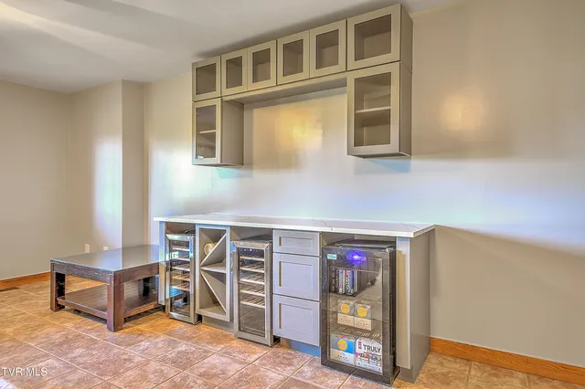 $869,900 | 669 Summer Sound Road, Piney Flats, TN 37686