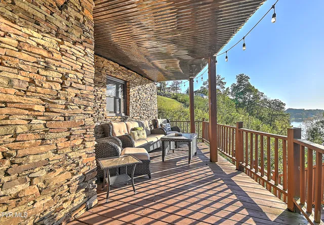 $869,900 | 669 Summer Sound Road, Piney Flats, TN 37686