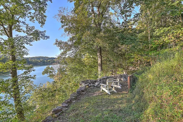 $869,900 | 669 Summer Sound Road, Piney Flats, TN 37686