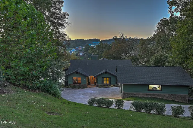 $869,900 | 669 Summer Sound Road, Piney Flats, TN 37686