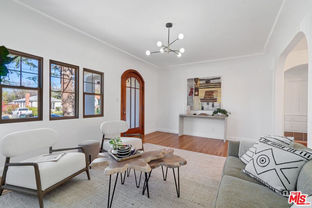 3034 Glen Avenue Altadena, CA 91001 - Photo 4 of 25 a living room with furniture and window