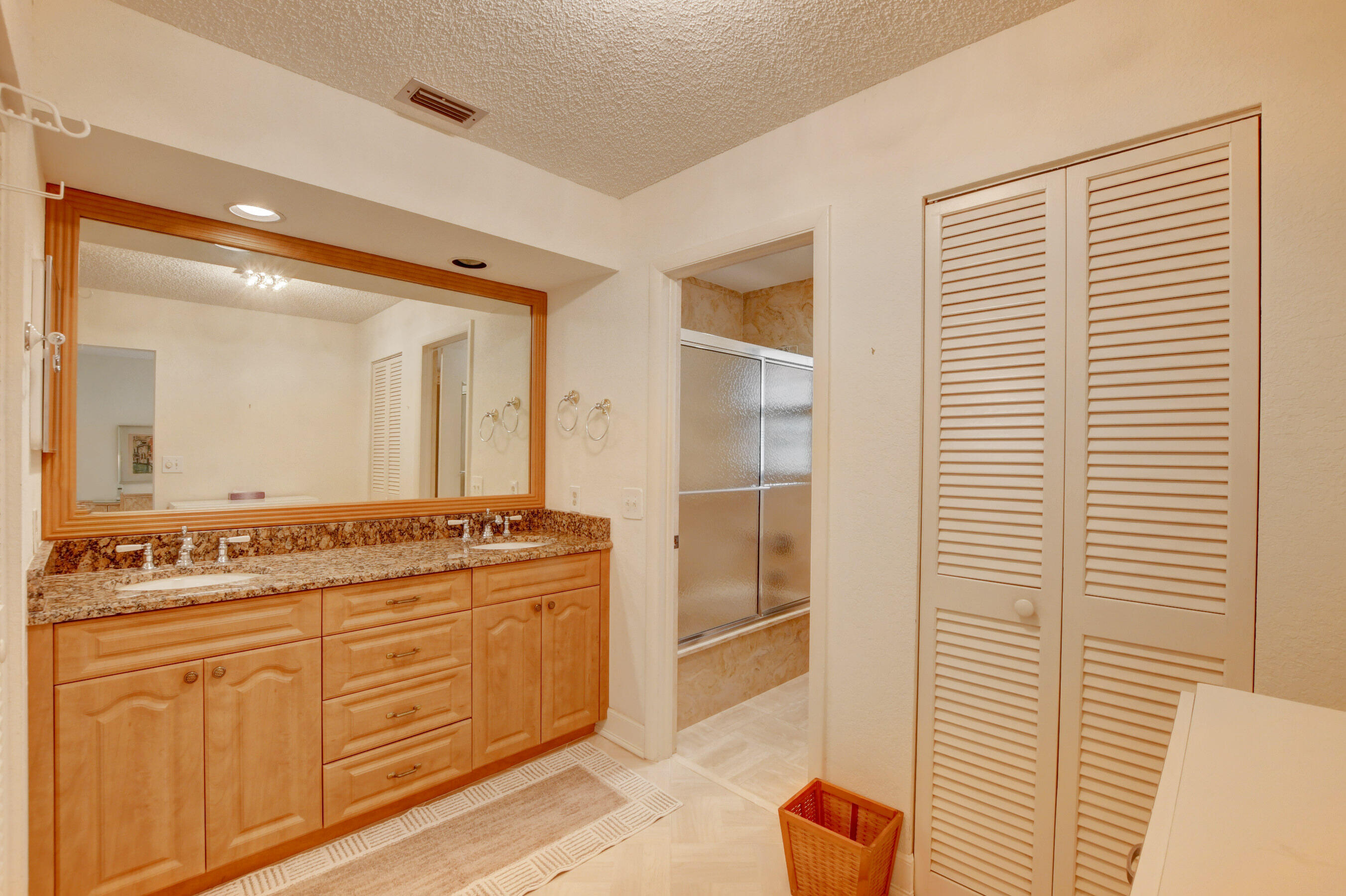 7759 Lakeside Boulevard, Unit 806 Boca Raton, FL 33434 - Photo 25 of 95 Master bathroom