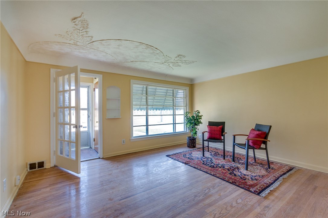 1024 South Green Road Cleveland, OH 44121 - Photo 3 of 28 Step inside to the living room...