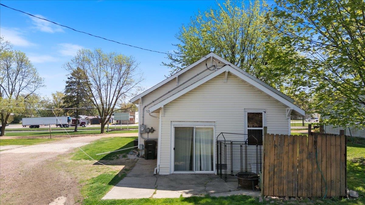 151 South Madison Street Unity, WI 54488 - Photo 4 of 38