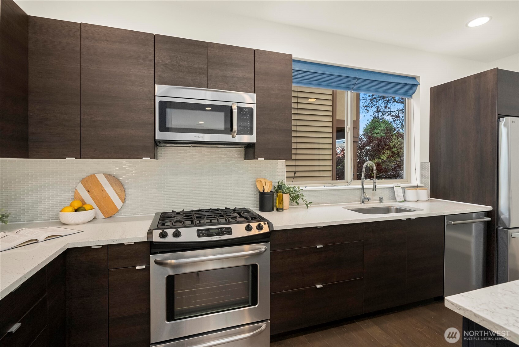 3951 Southwest Oregon Street Seattle, WA 98116 - Photo 18 of 33
