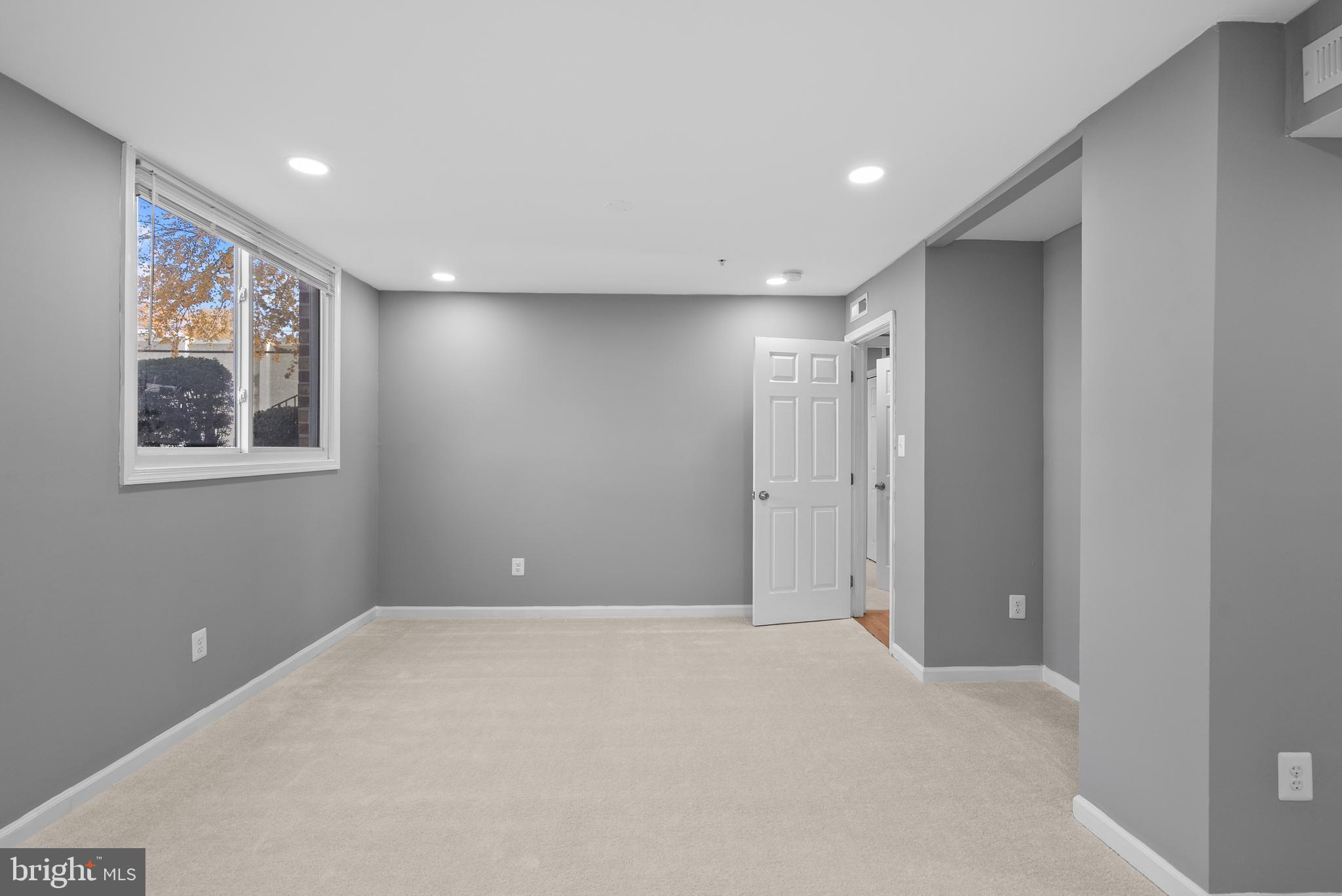 542 Wilson Bridge Drive, Unit 6743 B2 Oxon Hill, MD 20745 - Photo 15 of 27 a view of an empty room with a window