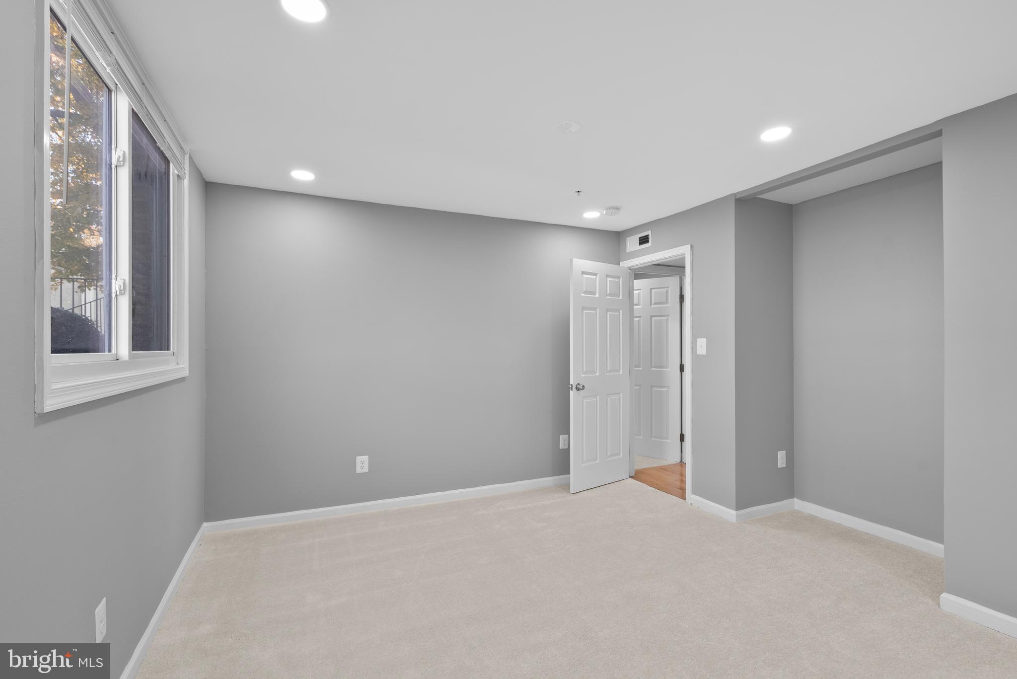 542 Wilson Bridge Drive, Unit 6743 B2 Oxon Hill, MD 20745 - Photo 16 of 27 a view of an empty room