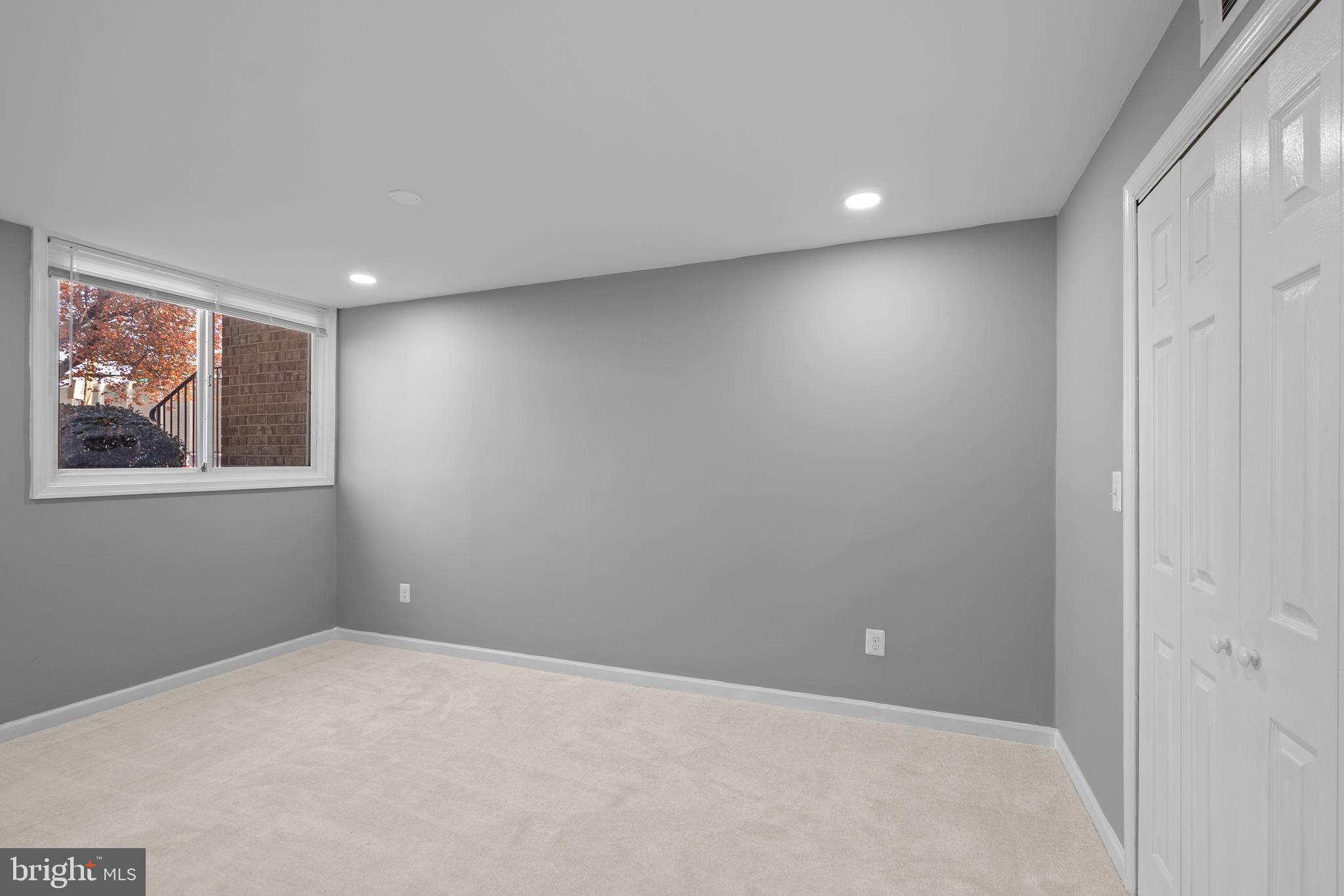 542 Wilson Bridge Drive, Unit 6743 B2 Oxon Hill, MD 20745 - Photo 22 of 27 a view of an empty room with a window