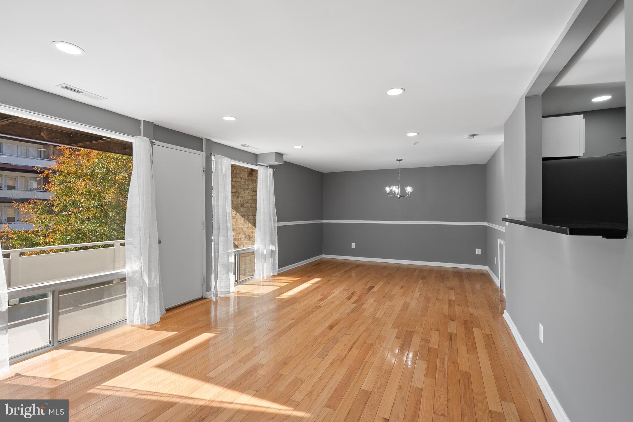 542 Wilson Bridge Drive, Unit 6743 B2 Oxon Hill, MD 20745 - Photo 5 of 27 a view of a livingroom with an empty space and a window