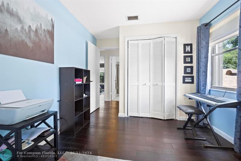 1088 Raintree Drive Palm Beach Gardens, FL 33410 - Photo 22 of 36 a view of a livingroom with furniture and a workspace