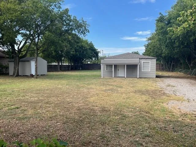 $1,150 | 821 Bayport Drive, Lancaster, TX 75134
