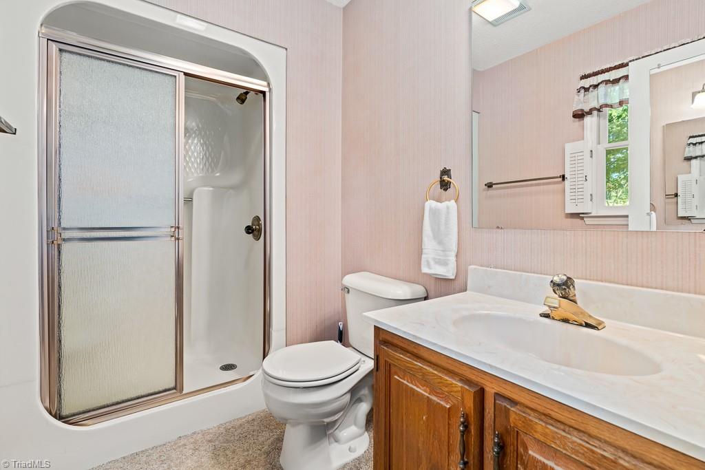 443 Pinewood Road Asheboro, NC 27205 - Photo 11 of 33 Gallery Image 11
