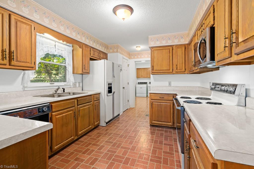 443 Pinewood Road Asheboro, NC 27205 - Photo 16 of 33 Gallery Image 16