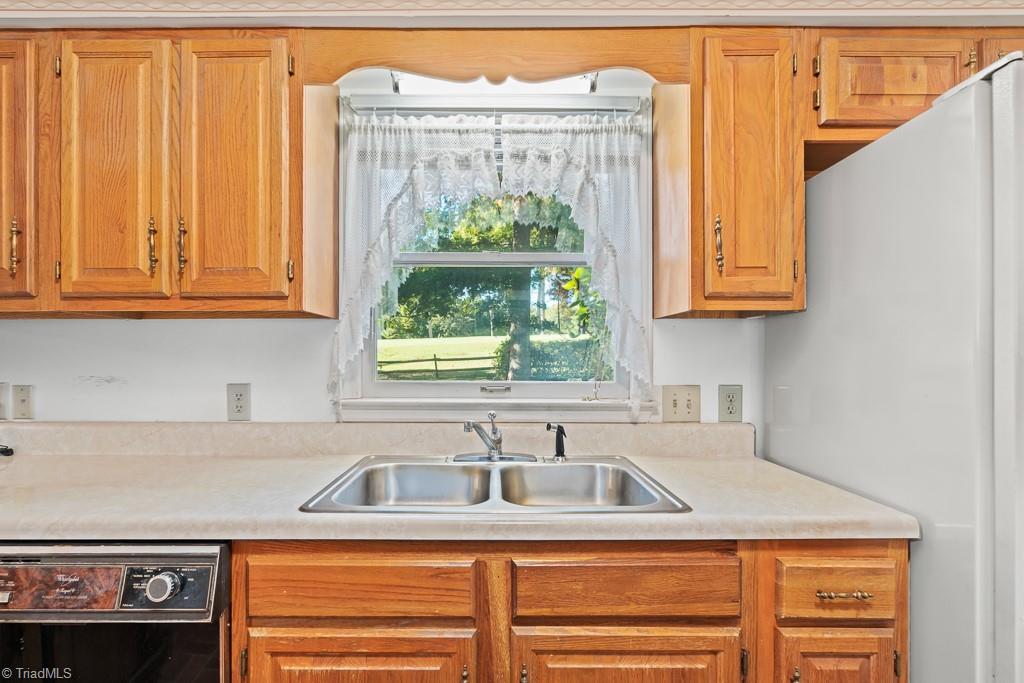 443 Pinewood Road Asheboro, NC 27205 - Photo 17 of 33 Gallery Image 17