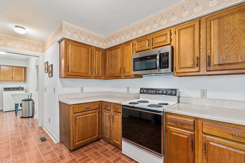443 Pinewood Road Asheboro, NC 27205 - Photo 18 of 33 Gallery Image 18