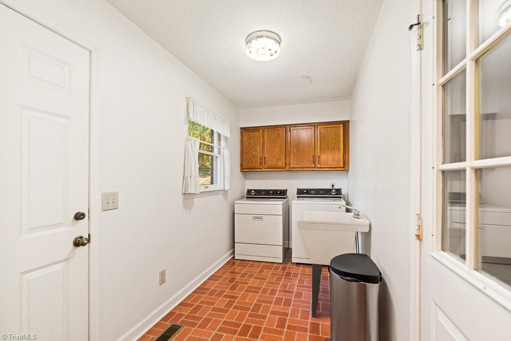 443 Pinewood Road Asheboro, NC 27205 - Photo 19 of 33 Gallery Image 19