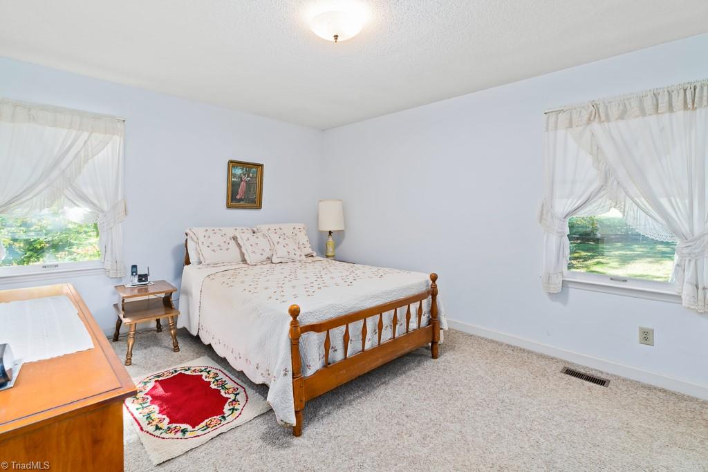 443 Pinewood Road Asheboro, NC 27205 - Photo 9 of 33 Gallery Image 9