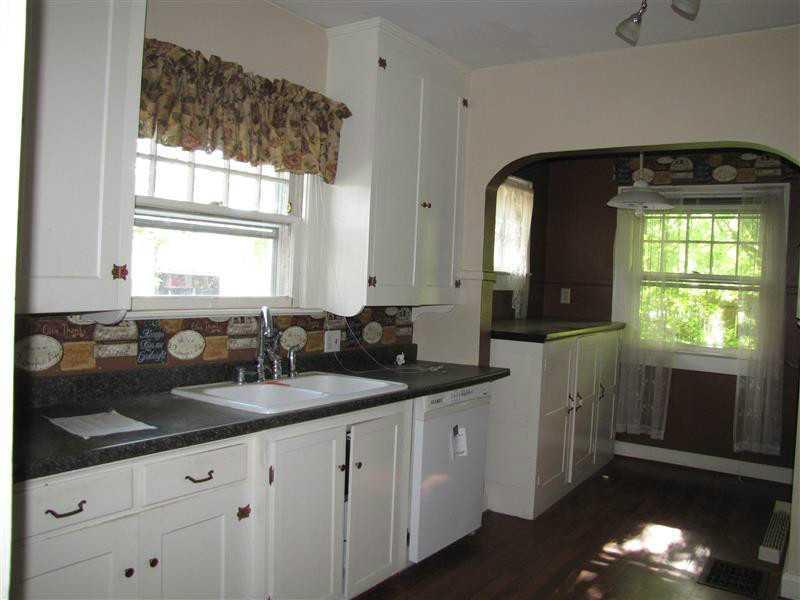 201 East Roseland Springfield, OH 45503 - Photo 4 of 15