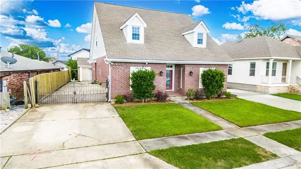 $295,000 | 8336 Sabre Drive, Chalmette, LA 70043